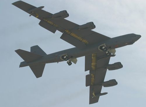 B-52“同温层堡垒”用了这么多年为什么还不退役「轰6k机组成员」 减肥视频